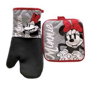 NWOT Disney Minnie Mouse set of kitchen mitten and towel. Black, white, red. OS